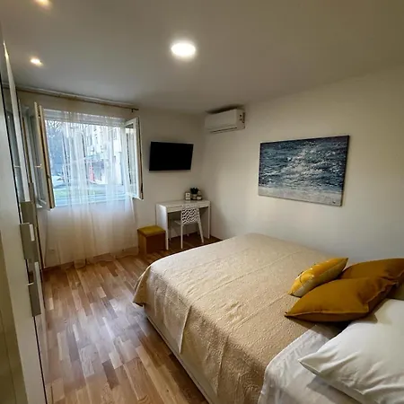 Hello Sunshine Apartment *